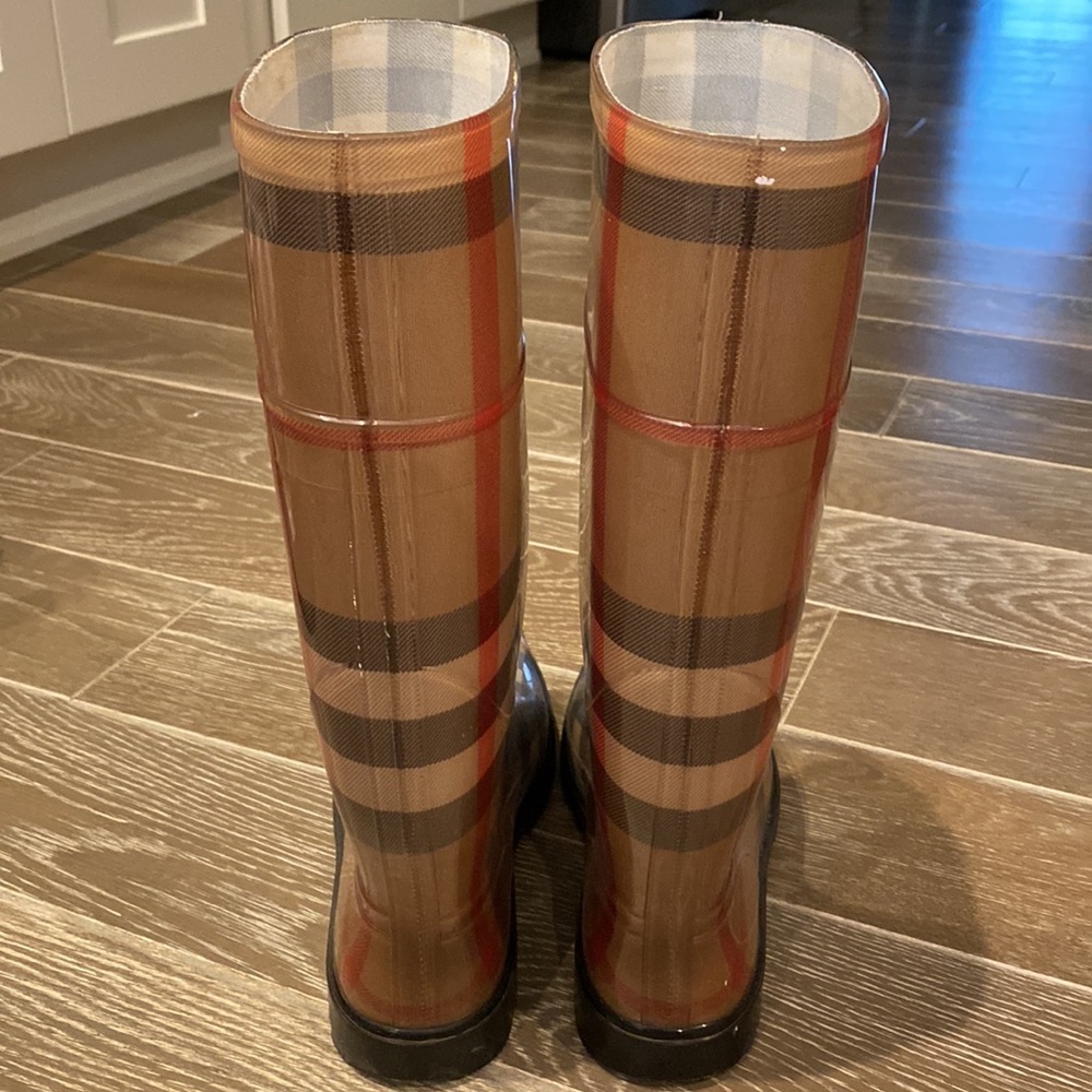 Burberry Rainboots - Picture 9 of 13
